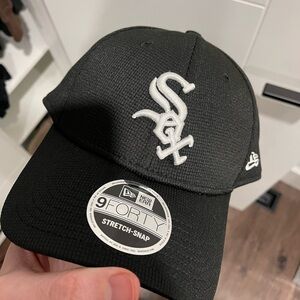 New Era black adjustable Chicago Whitesox hat